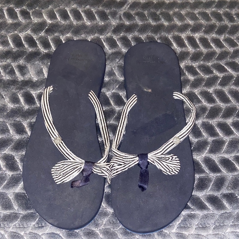 Abercrombie & Fitch, size 9, navy